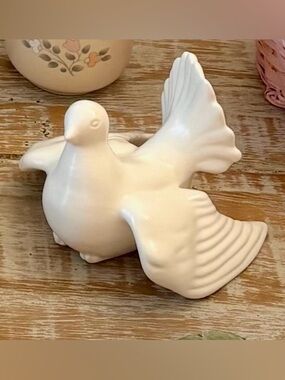Arnels White Ceramic Dove Figurine Vintage